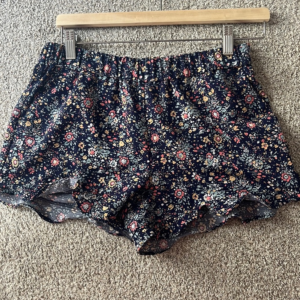 Floral ruffle shorts